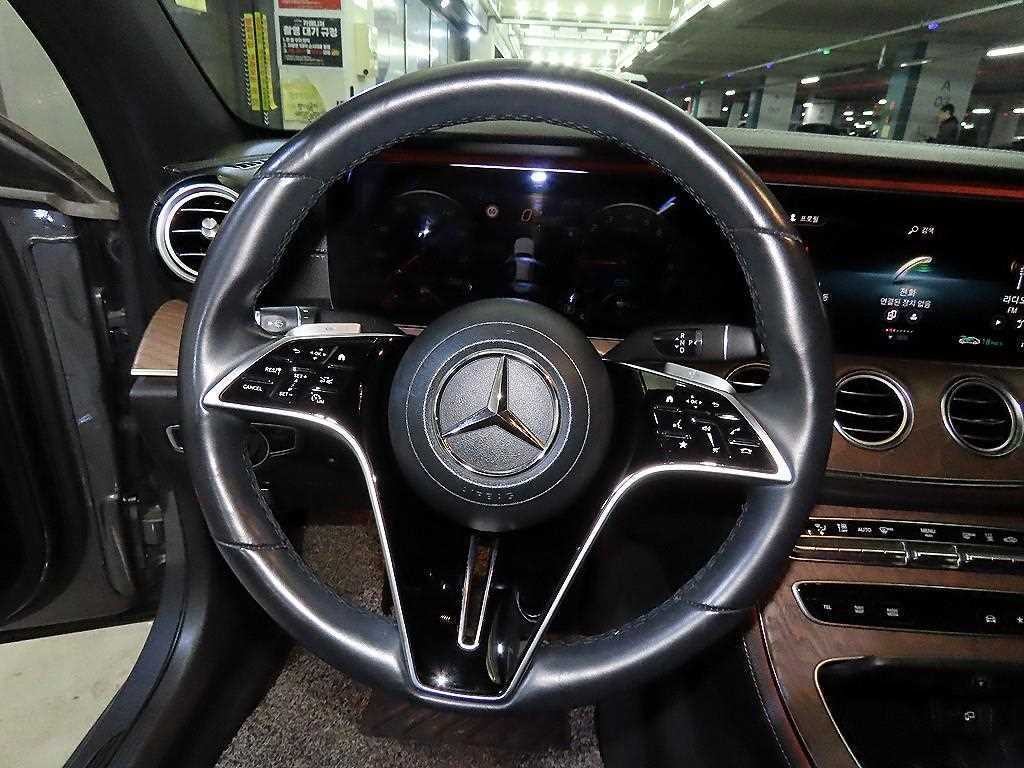 벤츠 E 클래스 E-클래스 W213 E300e 4MATIC 익스클루시브 이미지 8
