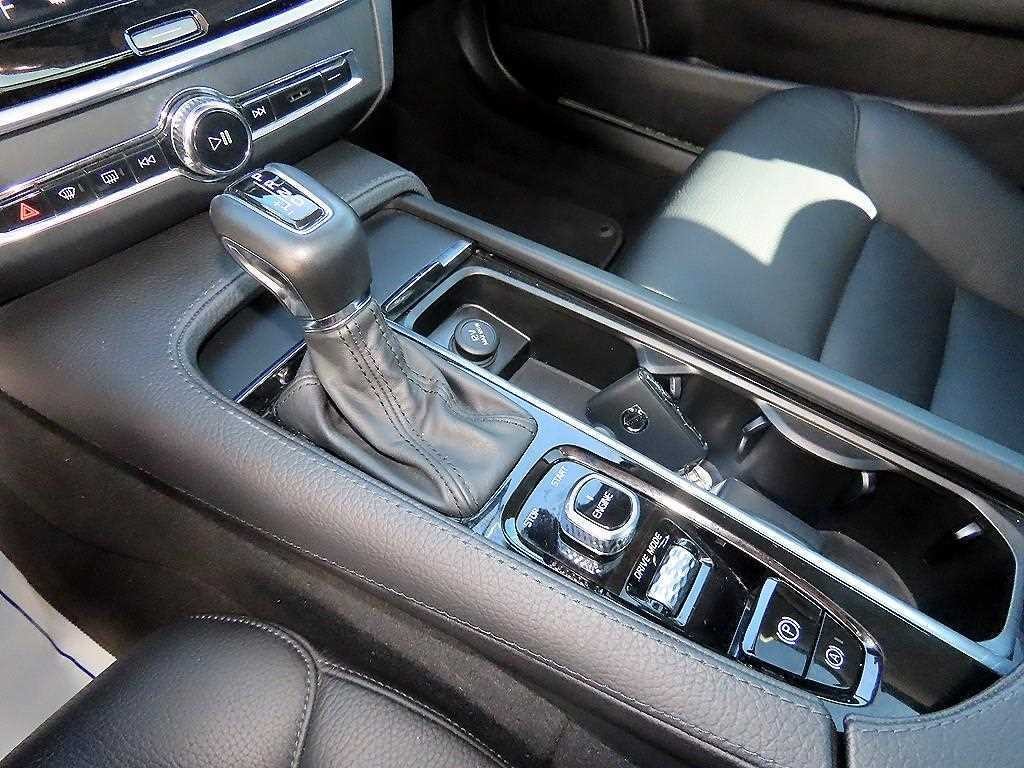 볼보 S90 D4 모멘텀 이미지 10