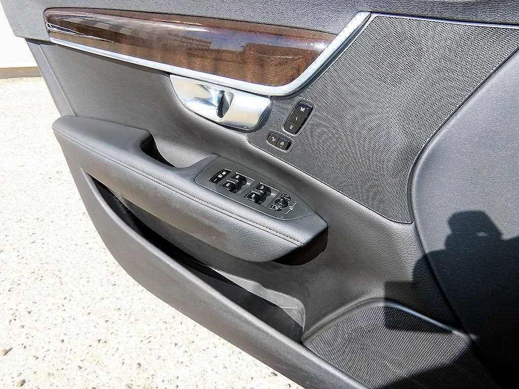 볼보 S90 D4 모멘텀 이미지 11