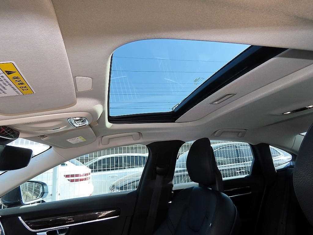 볼보 S90 D4 모멘텀 이미지 17