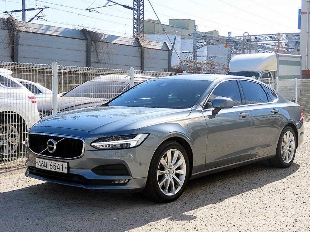 볼보 S90 D4 모멘텀 이미지 2