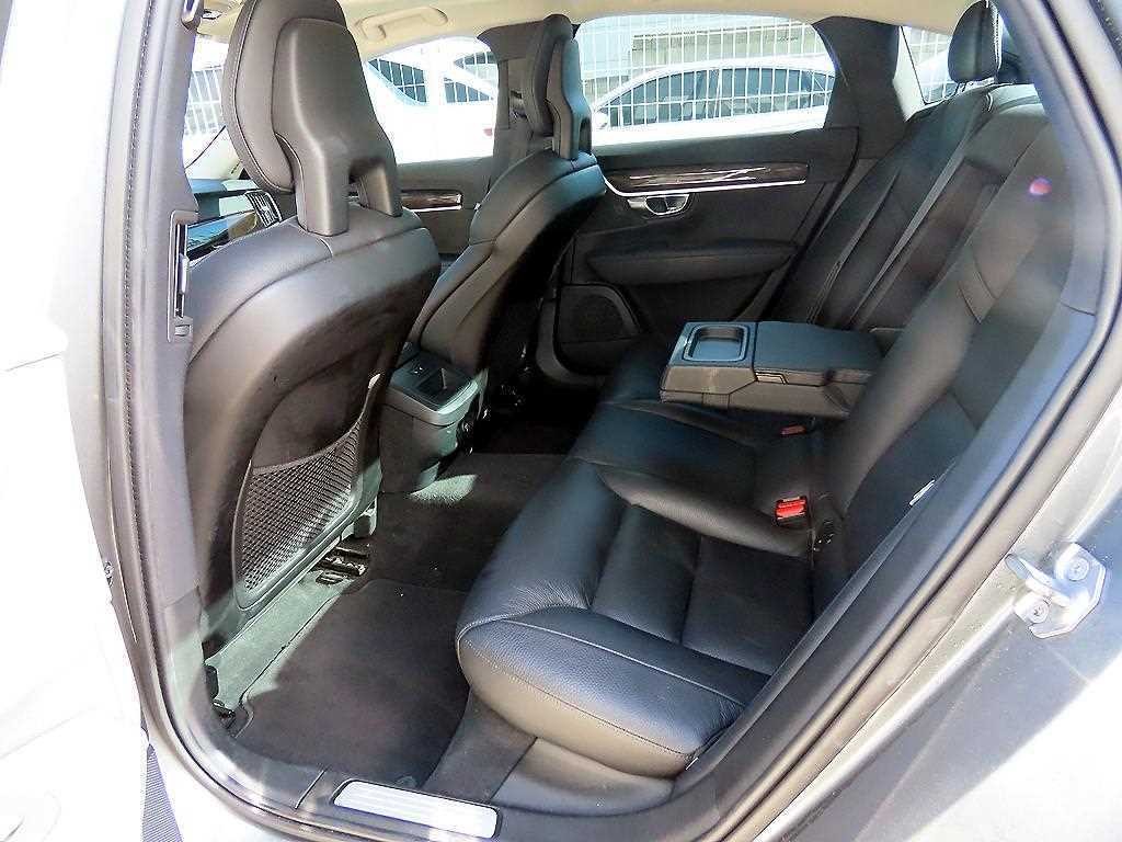 볼보 S90 D4 모멘텀 이미지 5