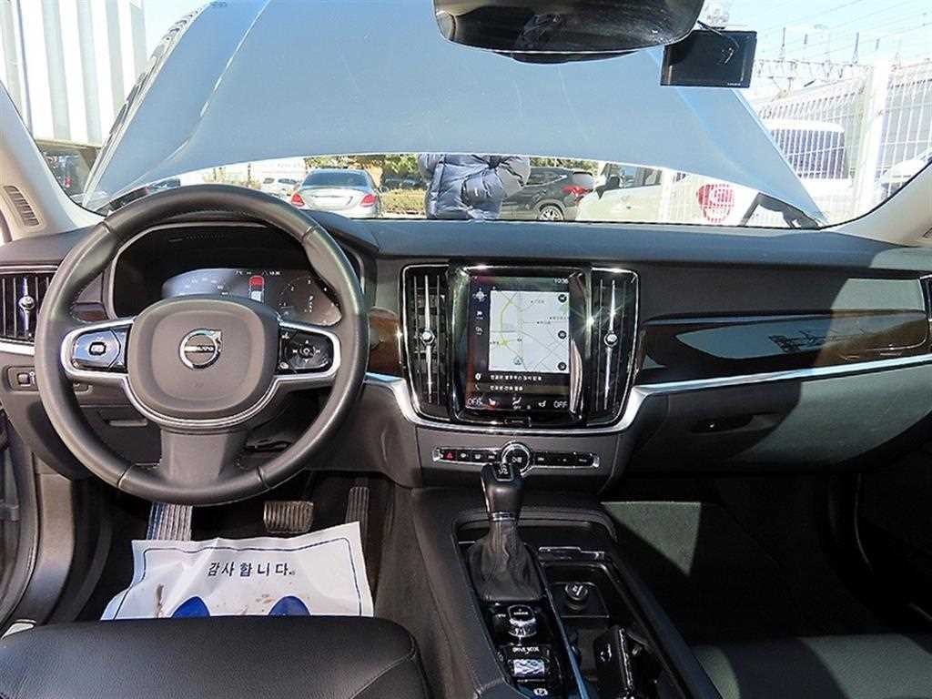 볼보 S90 D4 모멘텀 이미지 6