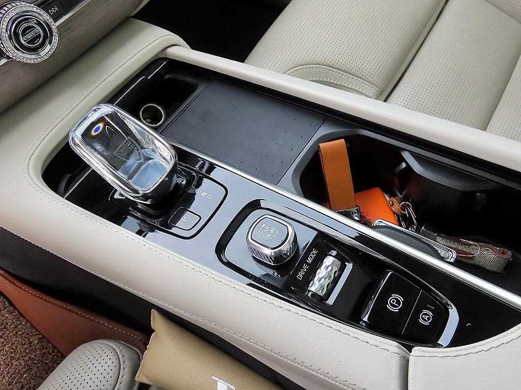 볼보 XC90 XC90 2세대 2.0 B6 AWD 인스크립션 이미지 11