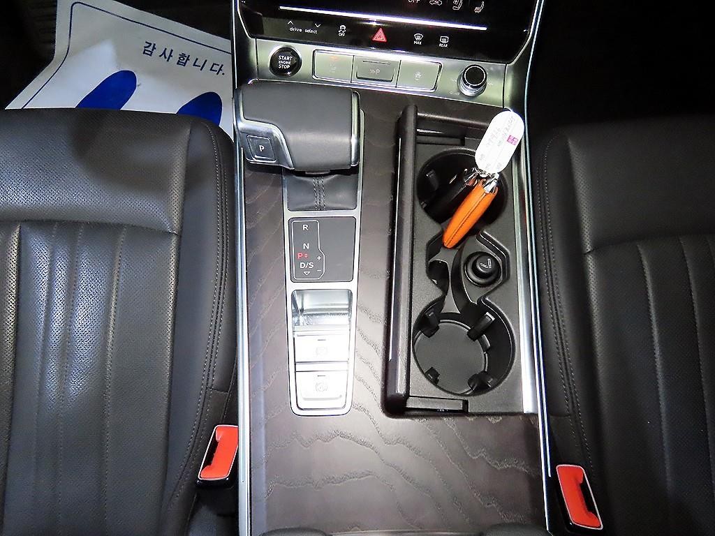 아우디 A6 A6 (C8) 45 TFSI 콰트로 프리미엄 이미지 12