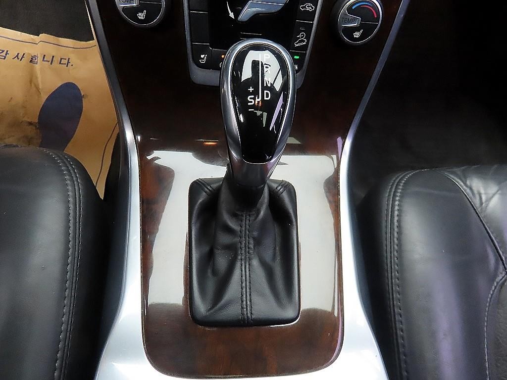 볼보 XC70 D5 이미지 10