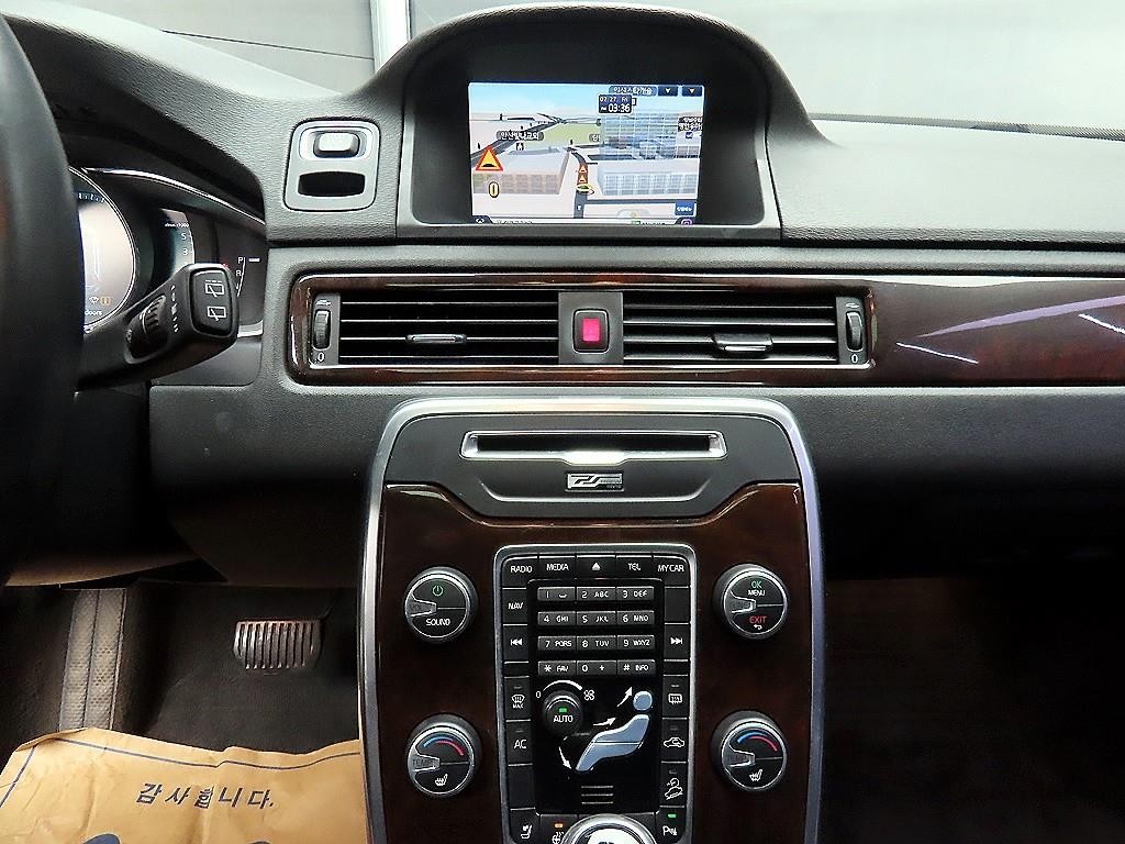 볼보 XC70 D5 이미지 13