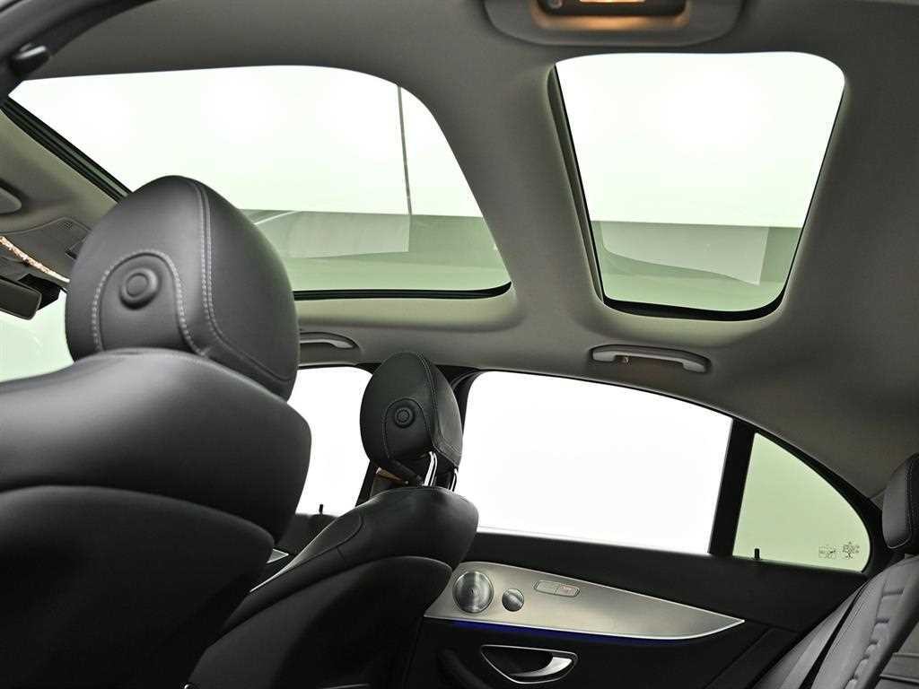 벤츠 E 클래스 E-클래스 W213 E300 4MATIC 익스클루시브 이미지 18