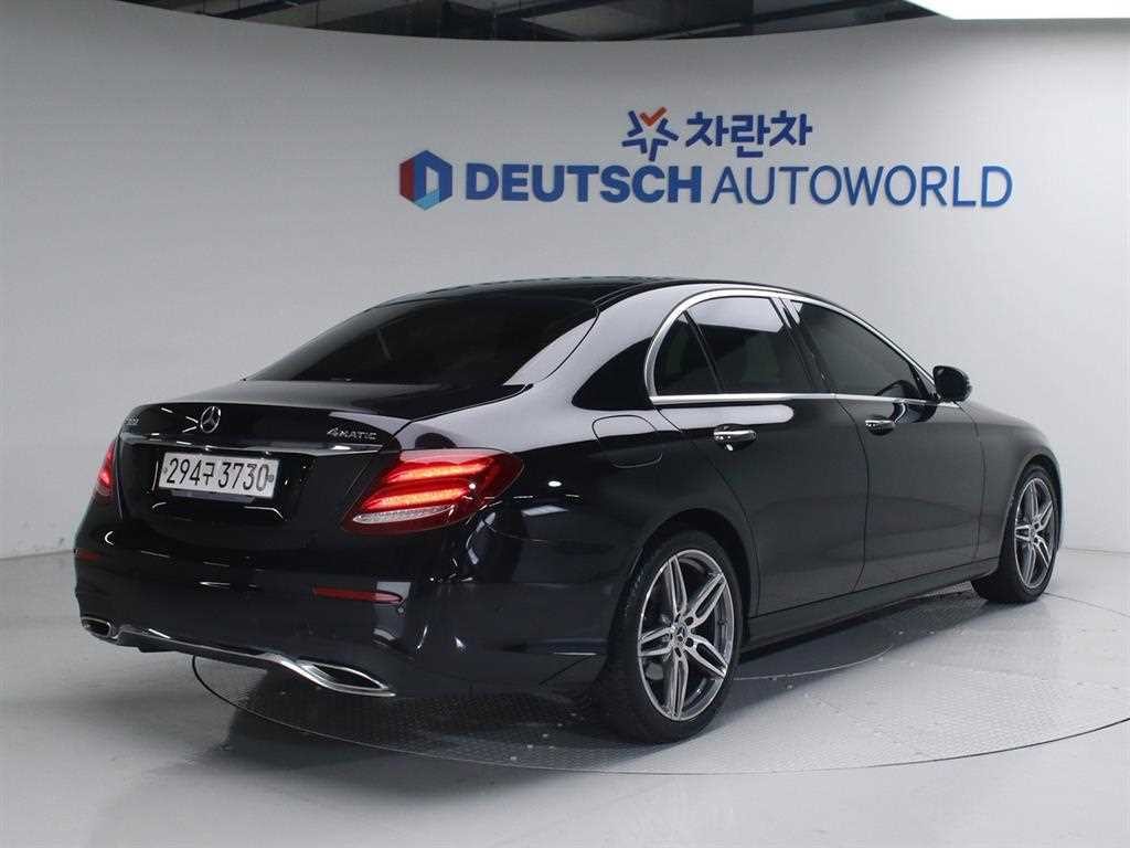 벤츠 E 클래스 E-클래스 W213 E300 4MATIC 익스클루시브 이미지 2