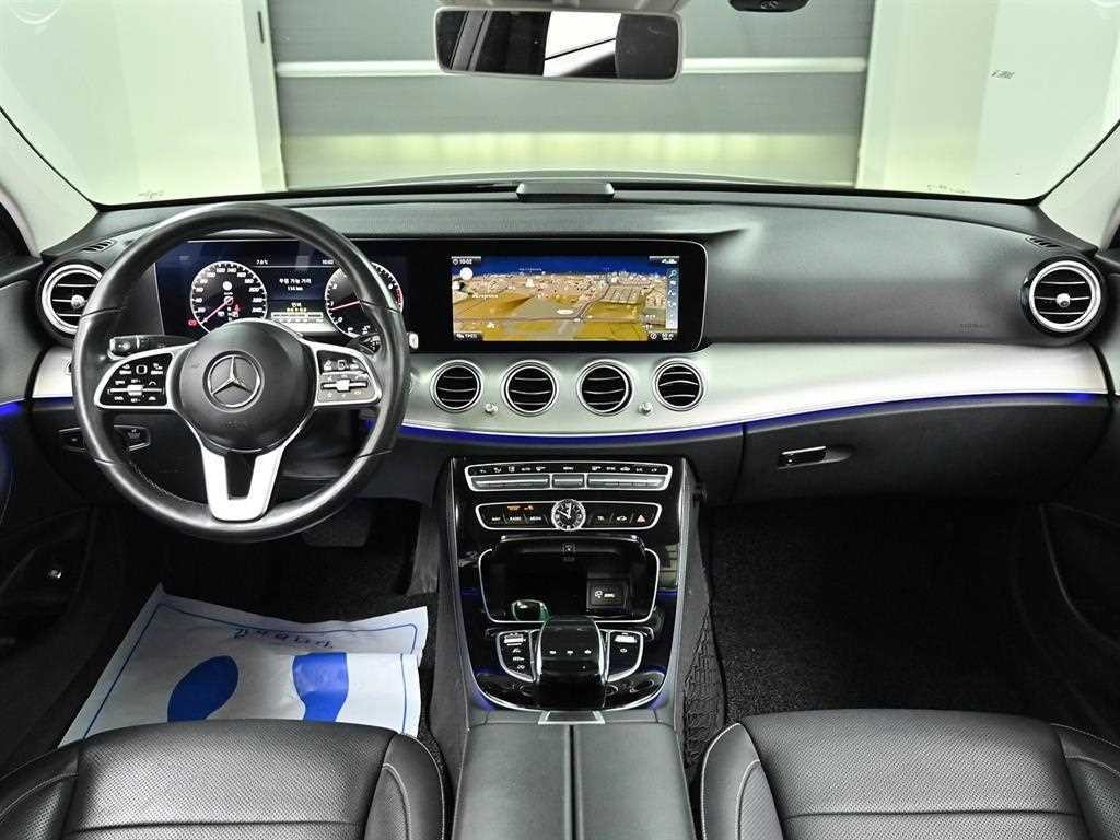 벤츠 E 클래스 E-클래스 W213 E300 4MATIC 익스클루시브 이미지 7