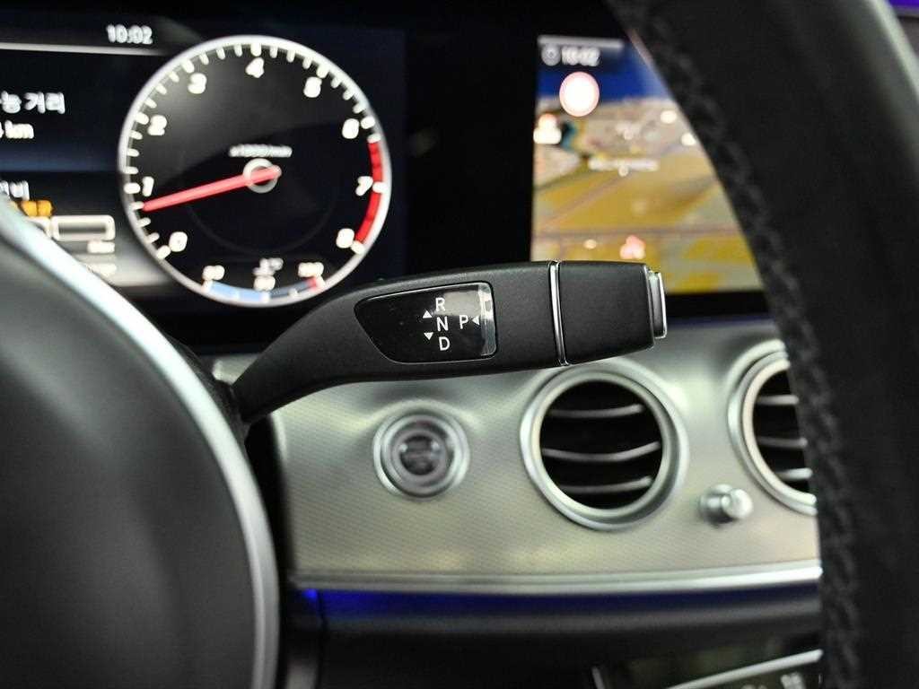 벤츠 E 클래스 E-클래스 W213 E300 4MATIC 익스클루시브 이미지 9