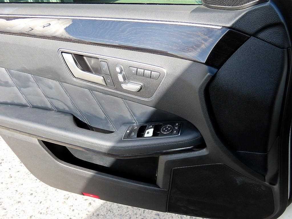 벤츠 E 클래스 E-클래스 W212 E250 블루텍 4MATIC 아방가르드 이미지 11