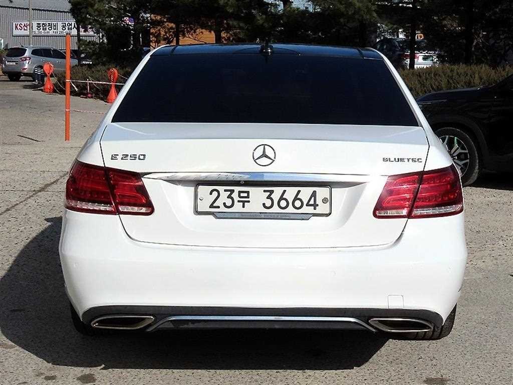 벤츠 E 클래스 E-클래스 W212 E250 블루텍 4MATIC 아방가르드 이미지 4