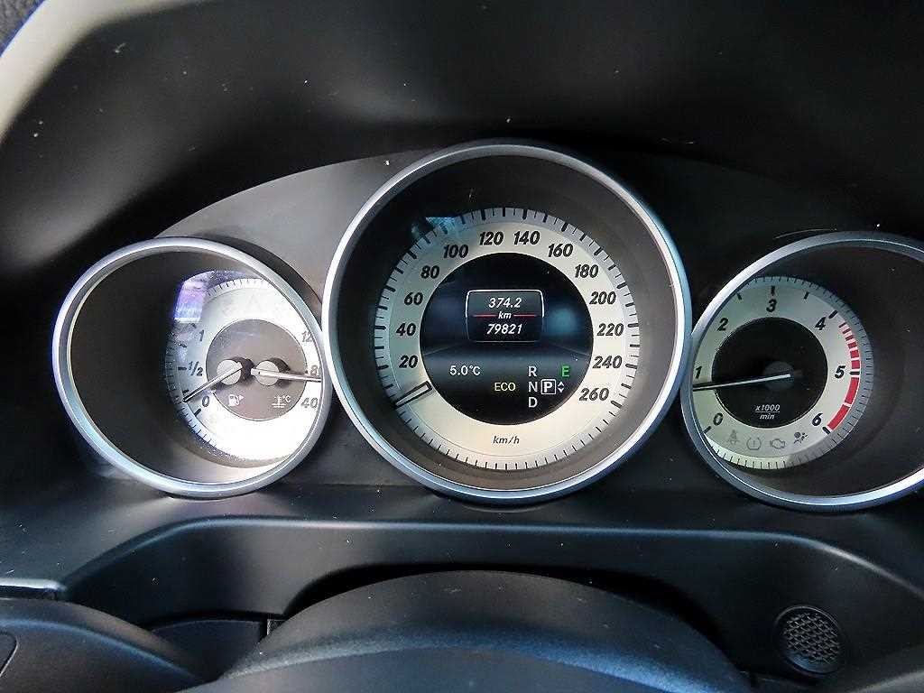 벤츠 E 클래스 E-클래스 W212 E250 블루텍 4MATIC 아방가르드 이미지 9