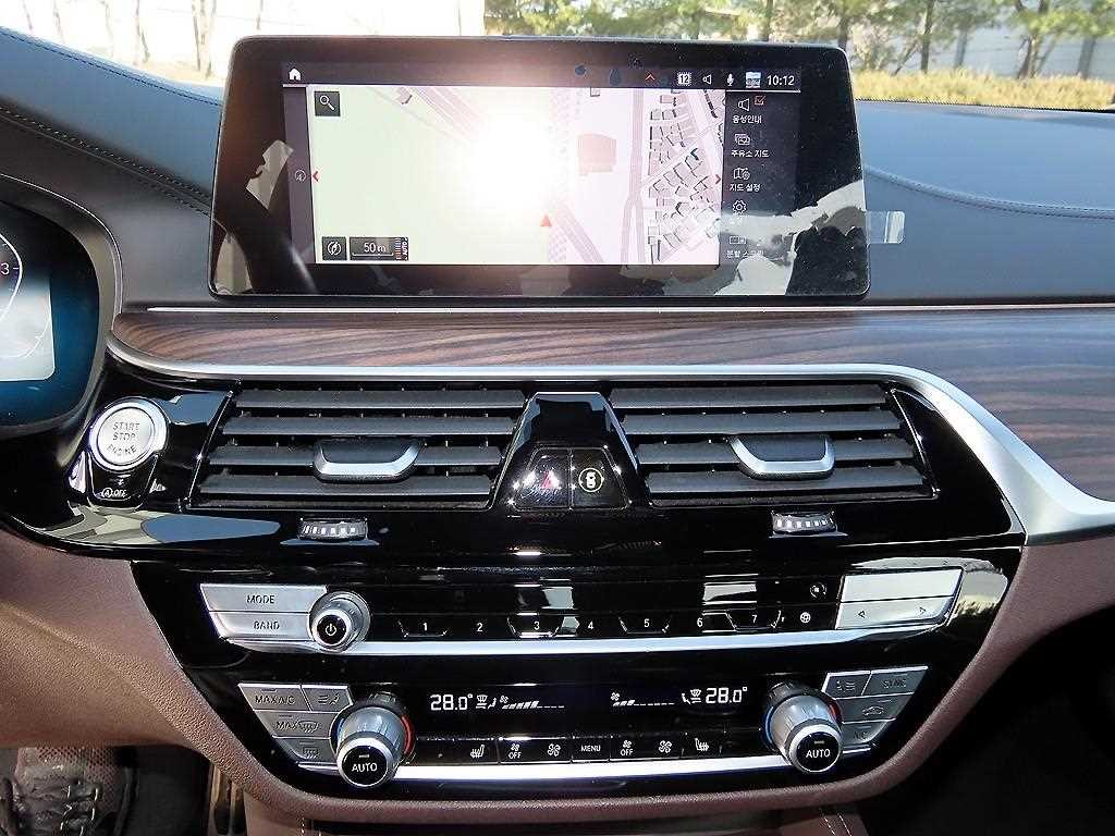BMW 5시리즈 5시리즈 (G30) 520i M 스포츠 이미지 13