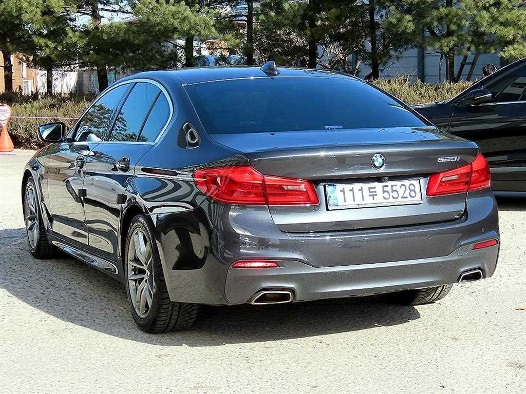 BMW 5시리즈 5시리즈 (G30) 520i M 스포츠 이미지 3