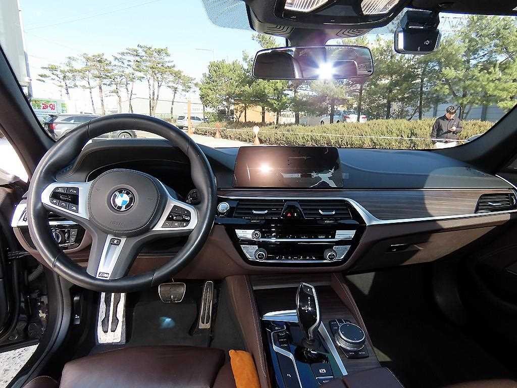 BMW 5시리즈 5시리즈 (G30) 520i M 스포츠 이미지 7