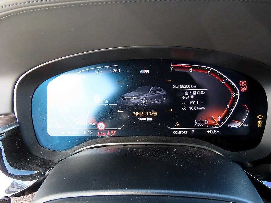 BMW 5시리즈 5시리즈 (G30) 520i M 스포츠 이미지 9