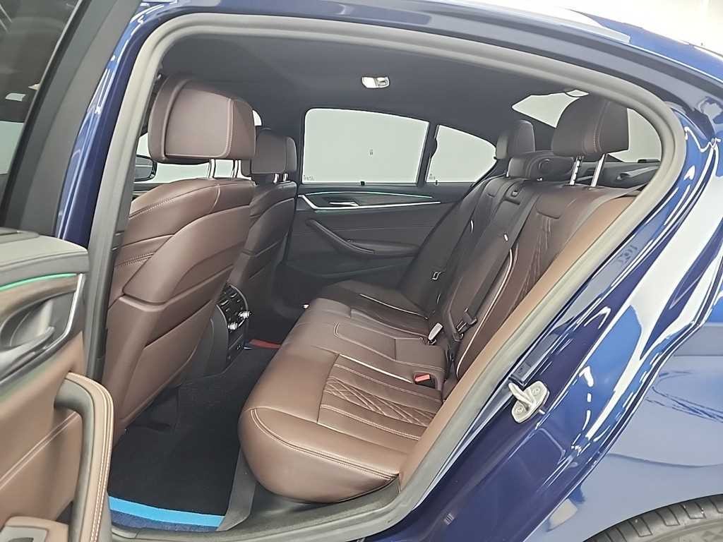 BMW 5시리즈 5시리즈 (G30) 520d M 스포츠 플러스 이미지 12