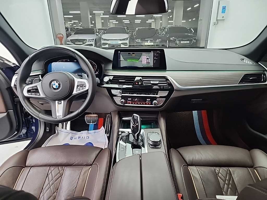 BMW 5시리즈 5시리즈 (G30) 520d M 스포츠 플러스 이미지 7