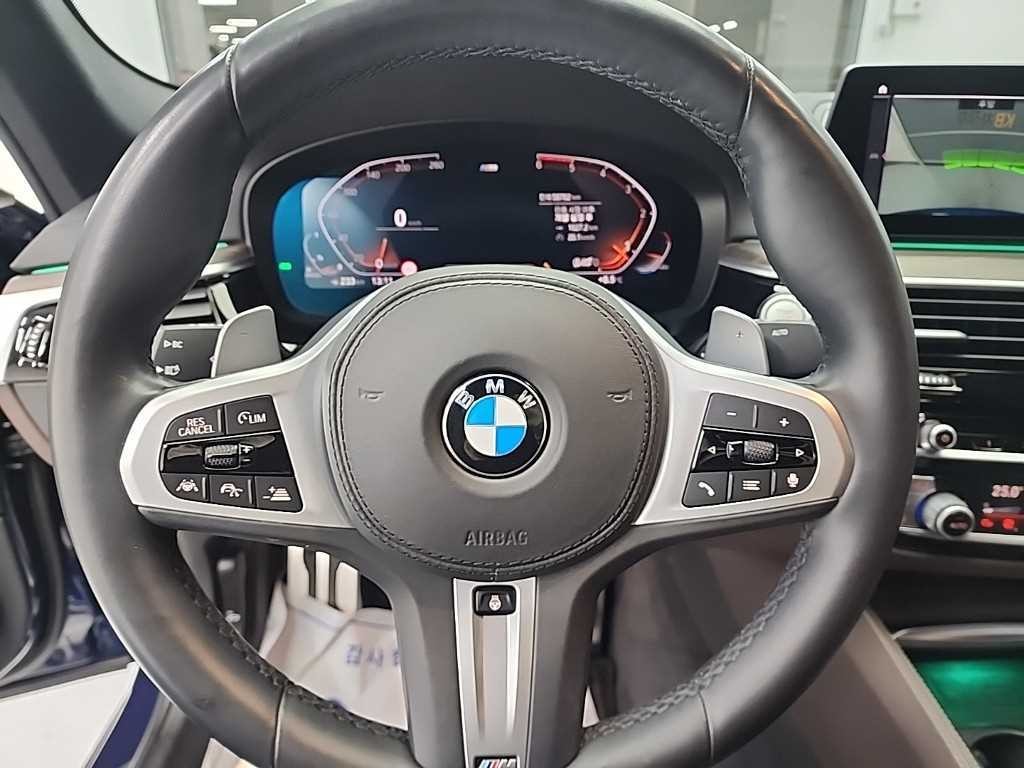 BMW 5시리즈 5시리즈 (G30) 520d M 스포츠 플러스 이미지 9