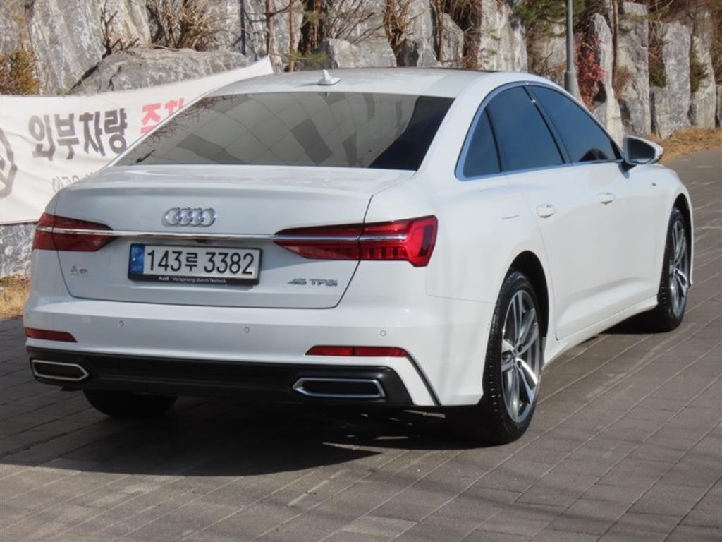 아우디 A6 A6 (C8) 45 TFSI 프리미엄 이미지 3