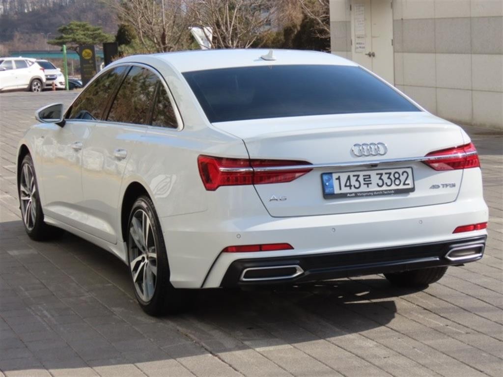 아우디 A6 A6 (C8) 45 TFSI 프리미엄 이미지 4