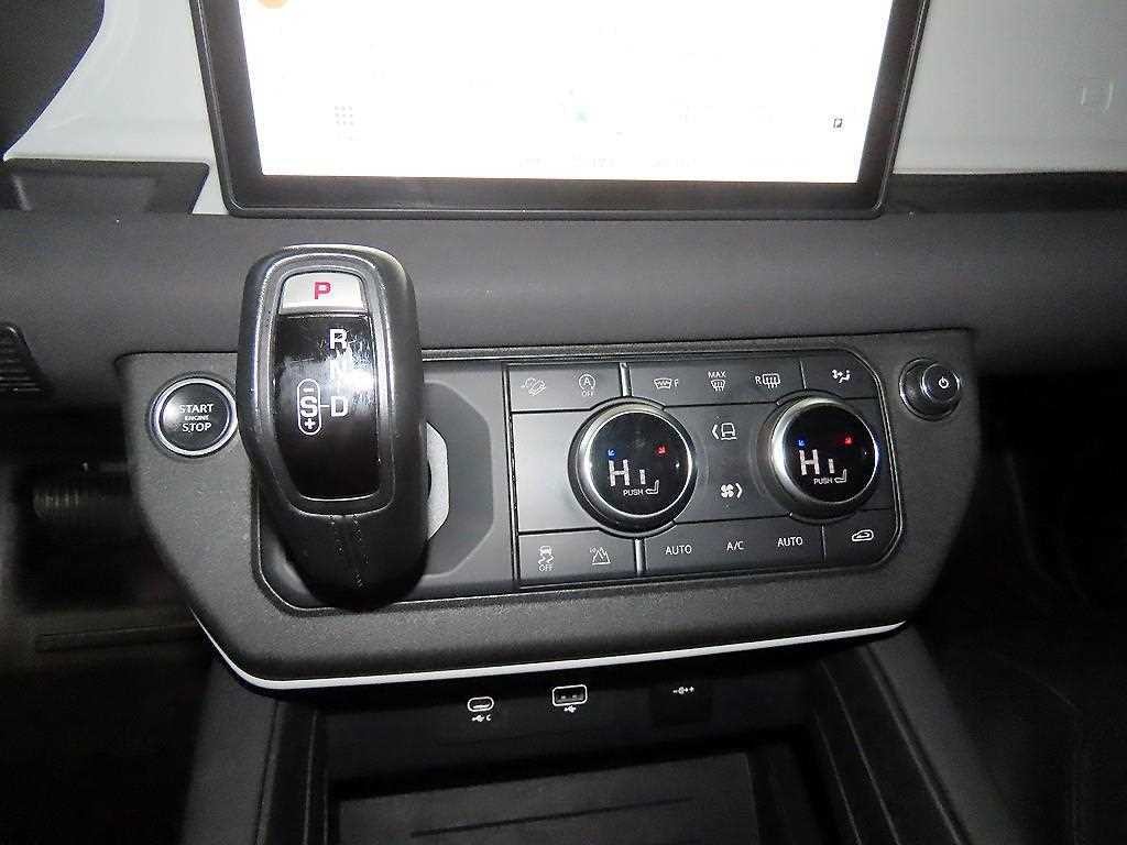 랜드로버 디펜더 디펜더 (L663) 90 D250 S 이미지 12