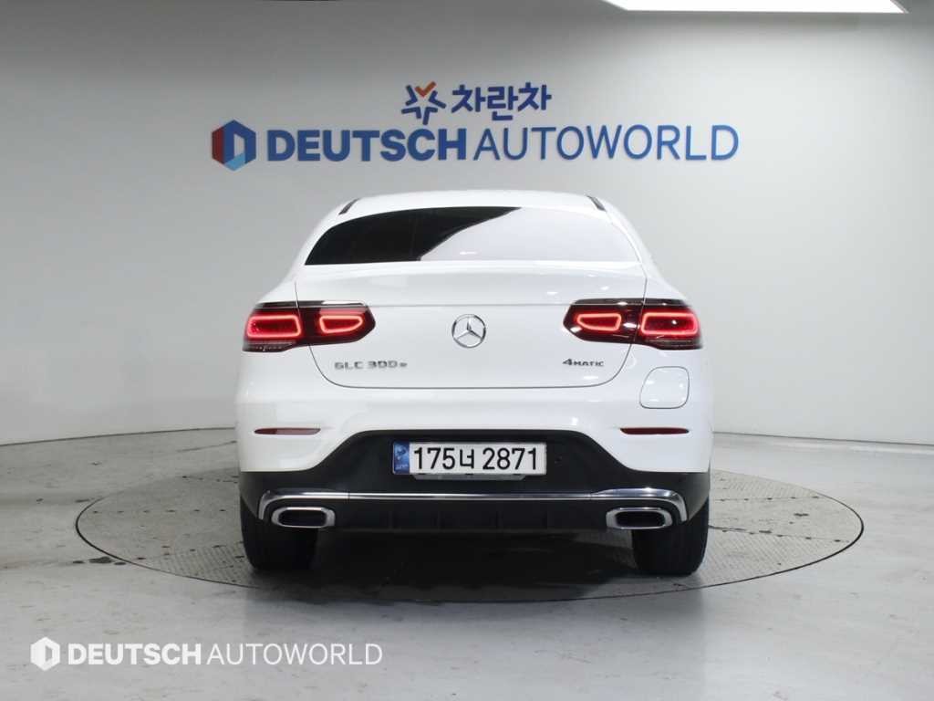 벤츠 GLC 클래스 GLC클래스 X253 GLC 300 e 4MATIC 쿠페 이미지 4