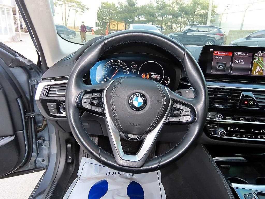 BMW 5시리즈 5시리즈 (G30) 520i 럭셔리 이미지 8