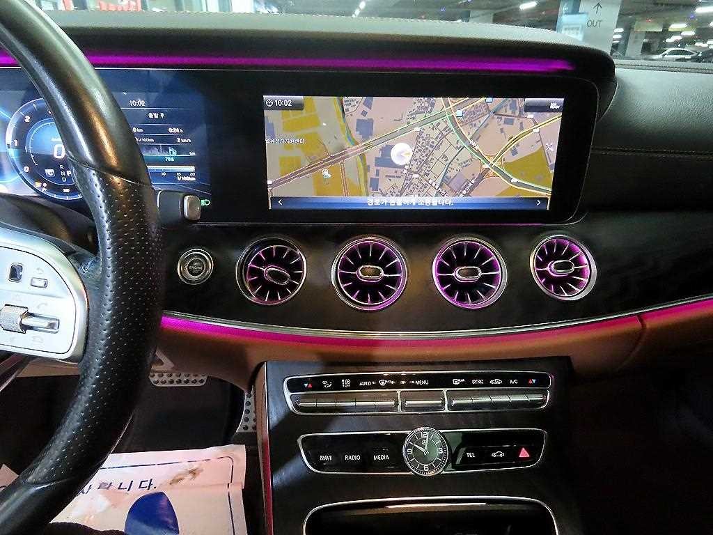 벤츠 E 클래스 E-클래스 W213 E220d 쿠페 이미지 11