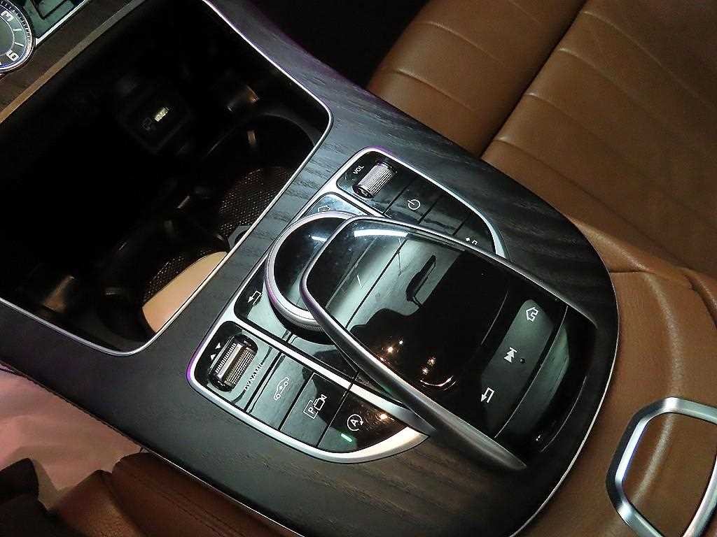 벤츠 E 클래스 E-클래스 W213 E220d 쿠페 이미지 13