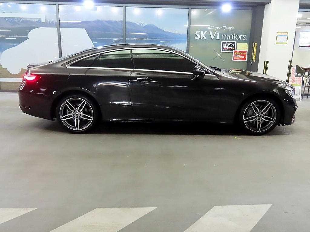 벤츠 E 클래스 E-클래스 W213 E220d 쿠페 이미지 3
