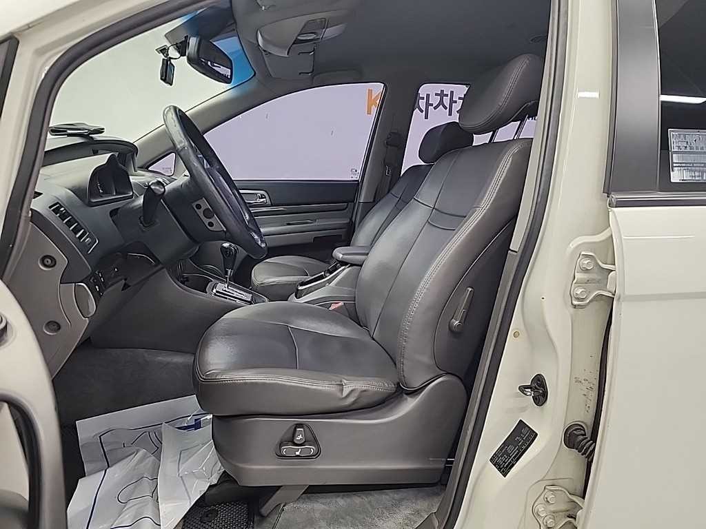 KG모빌리티(쌍용) 코란도 코란도투리스모 4WD GT 11인승 이미지 11