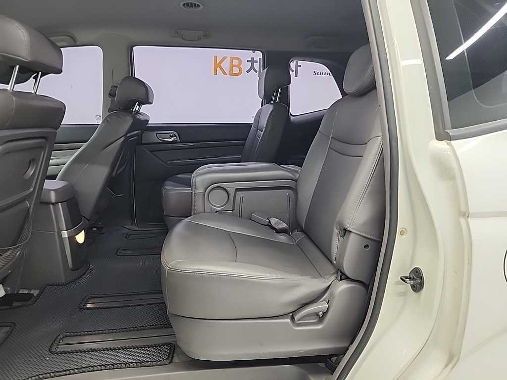 KG모빌리티(쌍용) 코란도 코란도투리스모 4WD GT 11인승 이미지 12