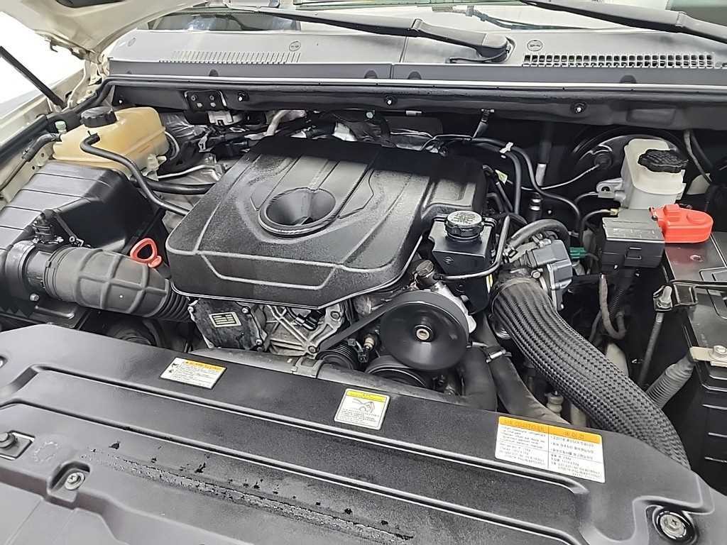 KG모빌리티(쌍용) 코란도 코란도투리스모 4WD GT 11인승 이미지 5