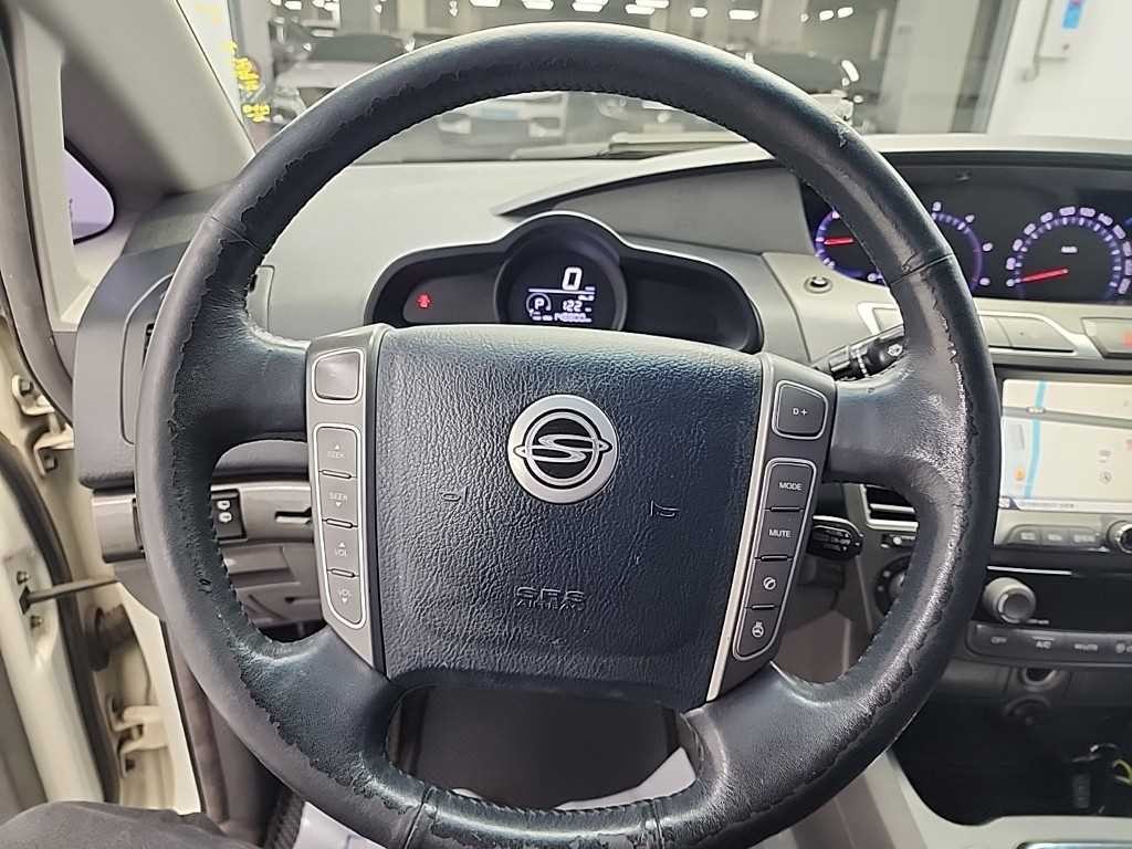KG모빌리티(쌍용) 코란도 코란도투리스모 4WD GT 11인승 이미지 9