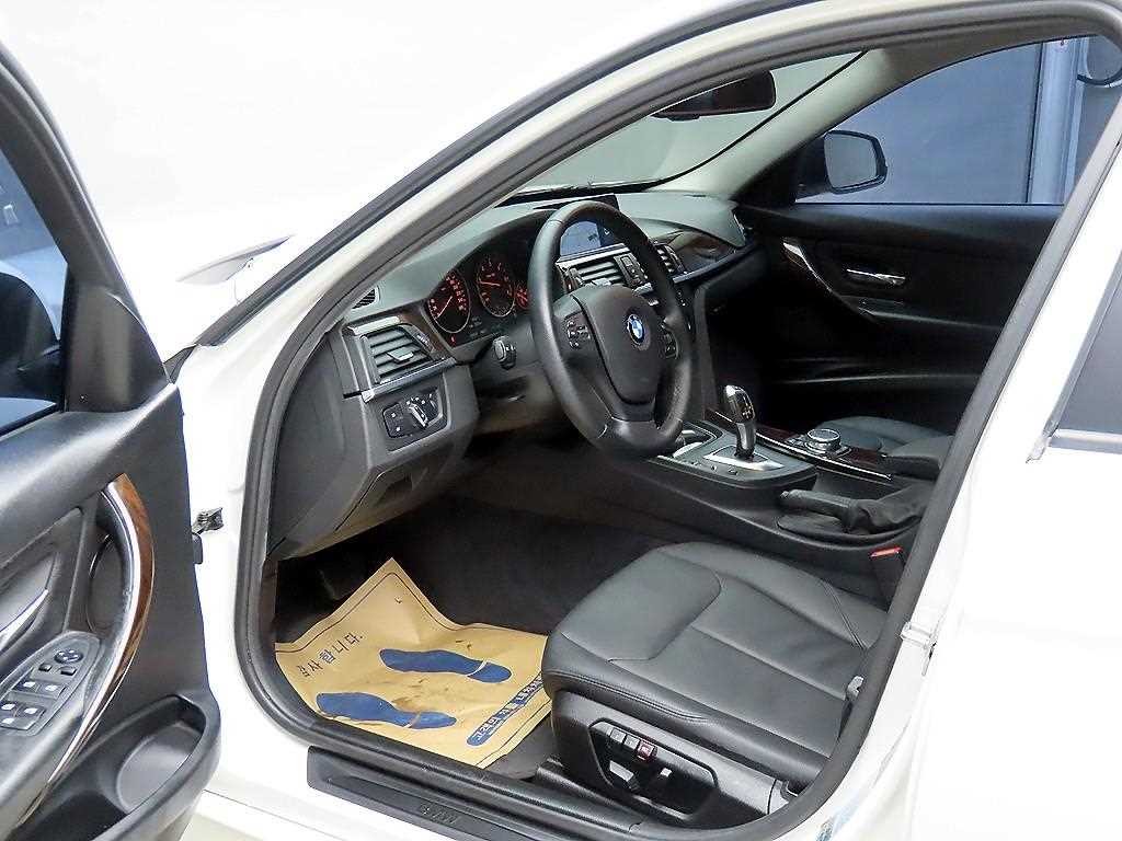 BMW 3시리즈 3시리즈 (F30) 320d 이미지 5
