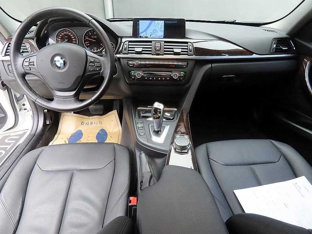 BMW 3시리즈 3시리즈 (F30) 320d 이미지 7