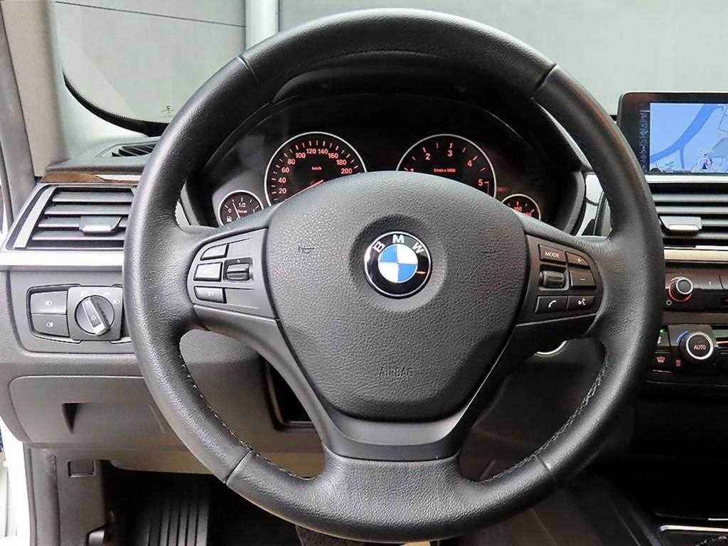 BMW 3시리즈 3시리즈 (F30) 320d 이미지 9