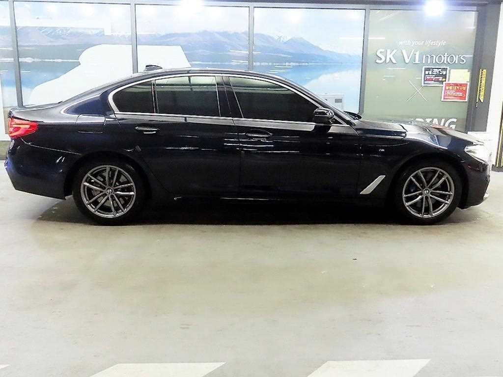 BMW 5시리즈 5시리즈 (G30) 530i xDrive M 스포츠 이미지 3