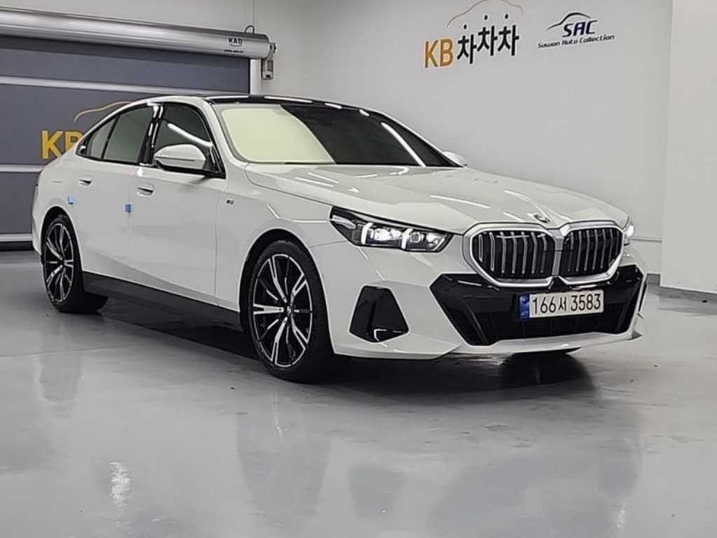 BMW 5시리즈 5시리즈 (G60) 530i xDrive M 스포츠 이미지 4