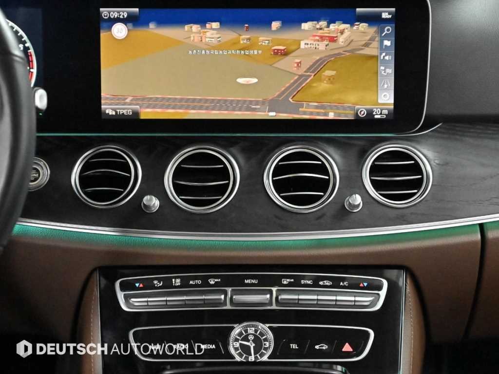 벤츠 E 클래스 E-클래스 W213 E300 4MATIC 아방가르드 이미지 14