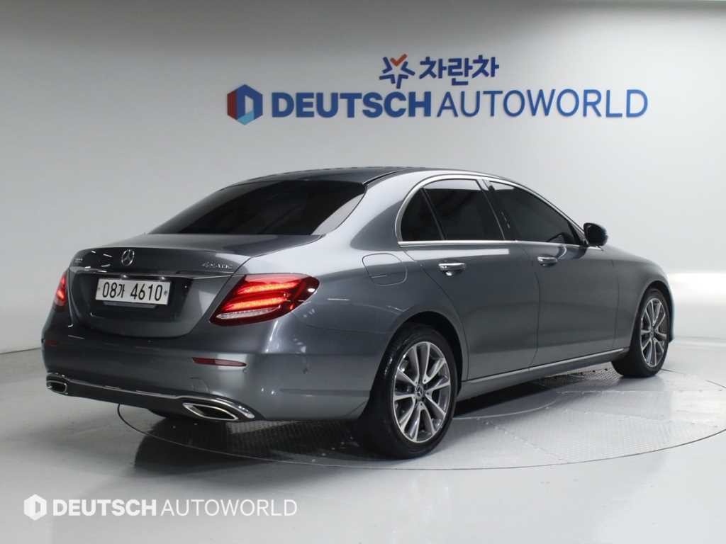 벤츠 E 클래스 E-클래스 W213 E300 4MATIC 아방가르드 이미지 2