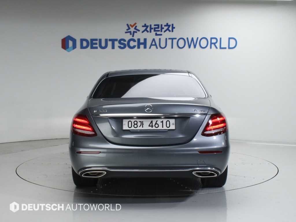 벤츠 E 클래스 E-클래스 W213 E300 4MATIC 아방가르드 이미지 4