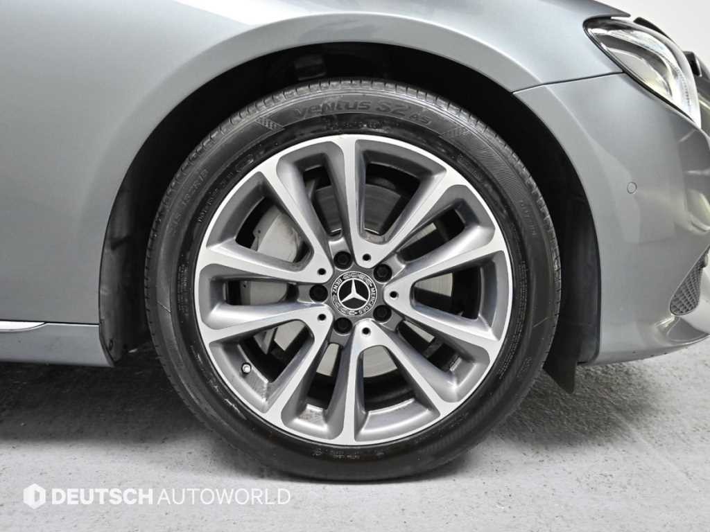 벤츠 E 클래스 E-클래스 W213 E300 4MATIC 아방가르드 이미지 5