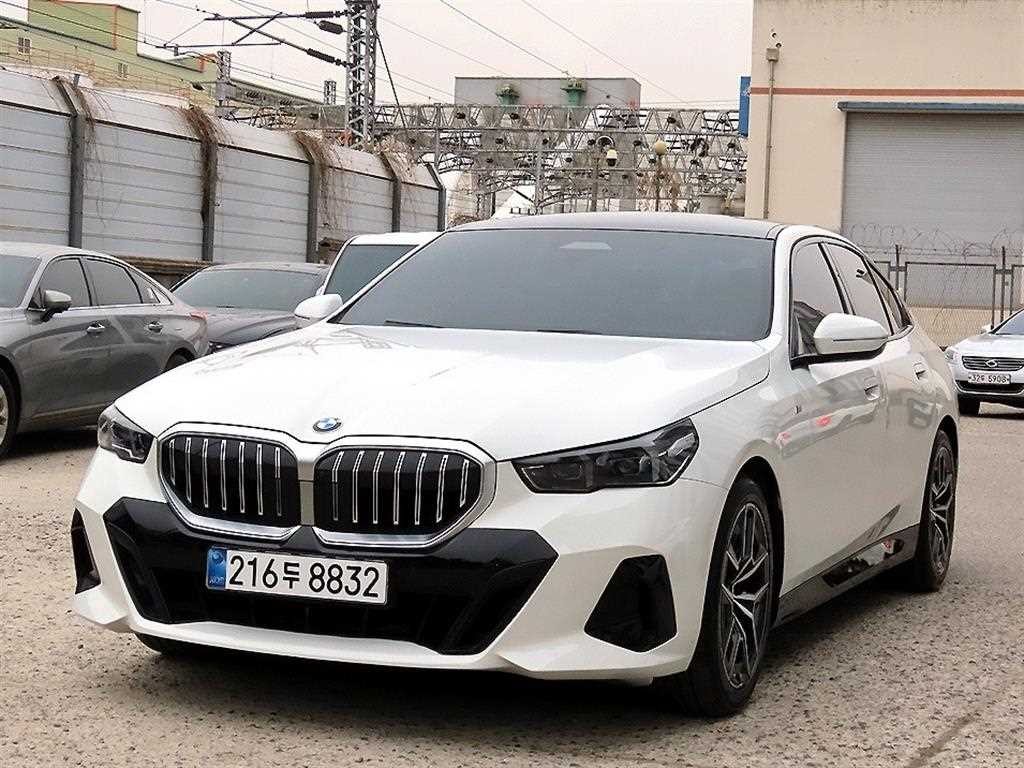 BMW 5시리즈 5시리즈 (G60) 523d M 스포츠 이미지 2