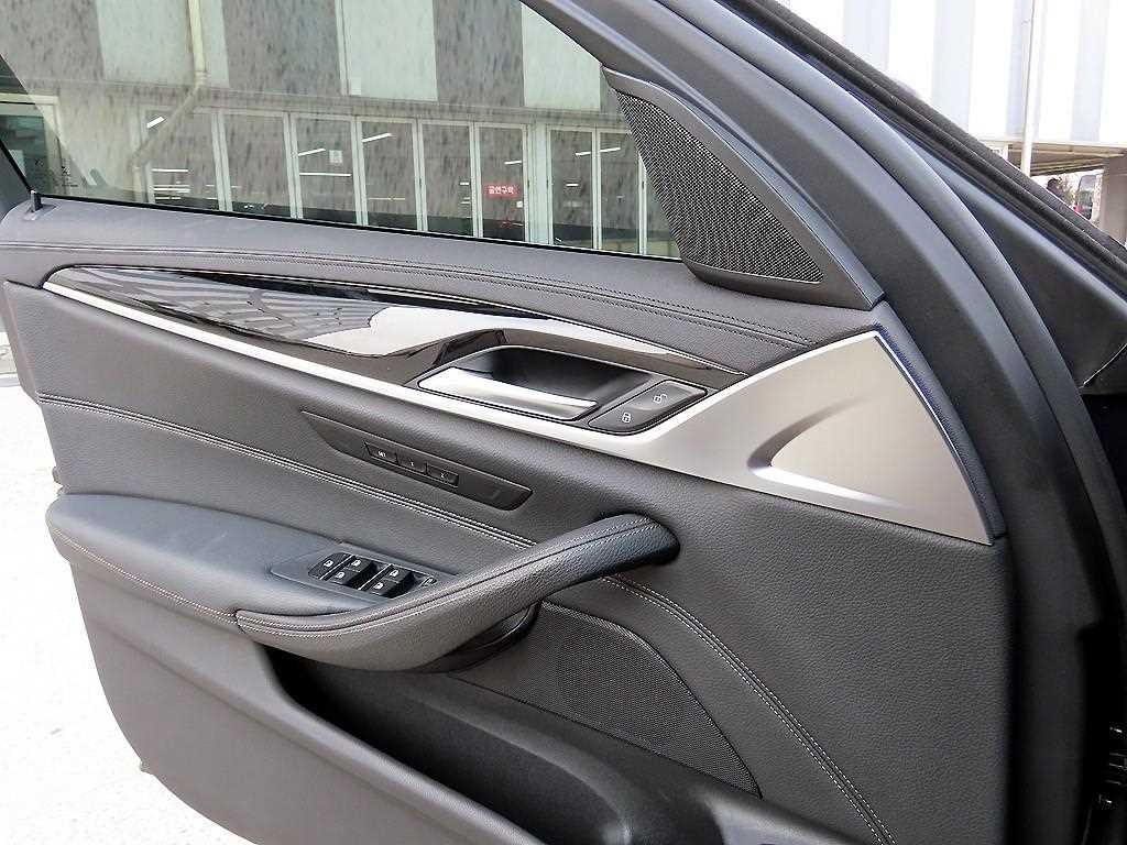 BMW 5시리즈 5시리즈 (G30) 520i 럭셔리 이미지 12