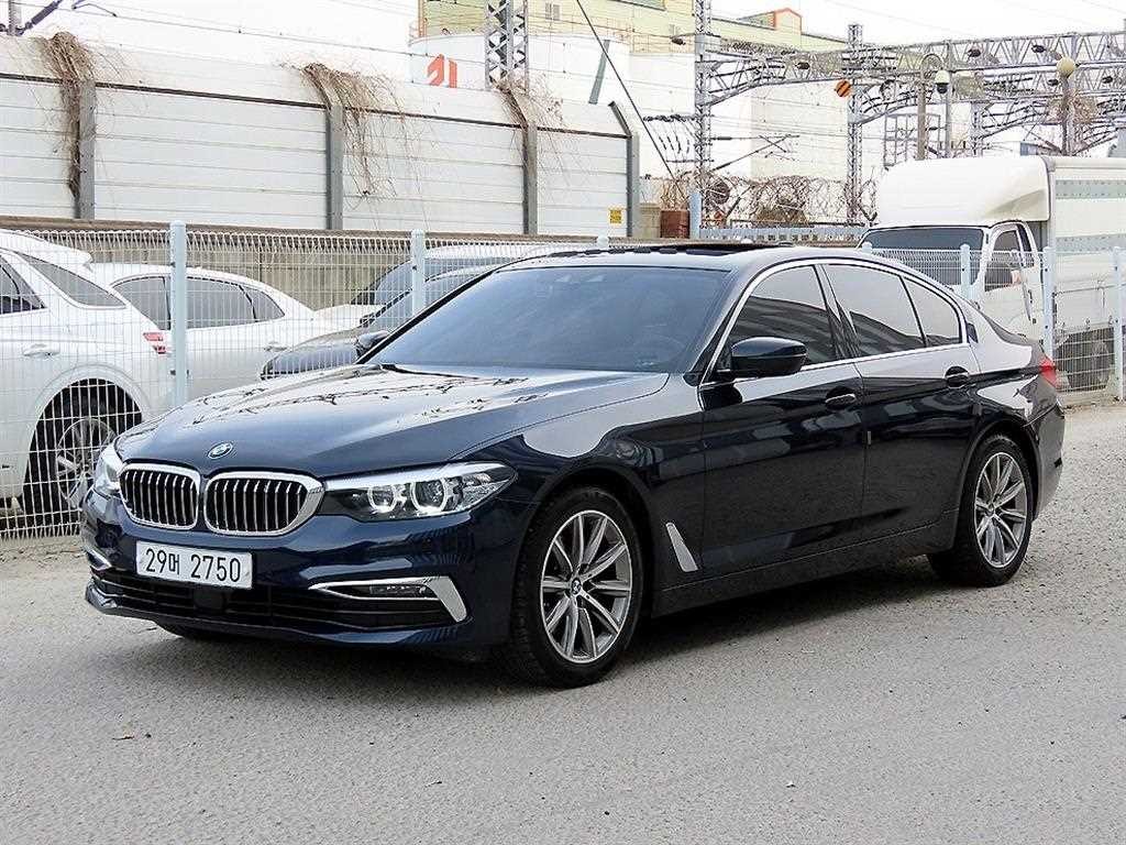 BMW 5시리즈 5시리즈 (G30) 520i 럭셔리 이미지 2