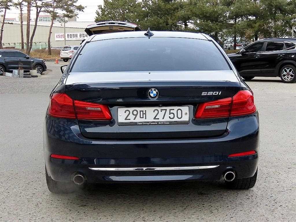 BMW 5시리즈 5시리즈 (G30) 520i 럭셔리 이미지 4